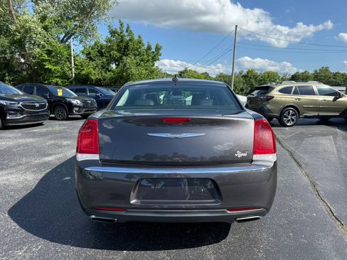 Used 2016 Chrysler 300 C RWD image 5