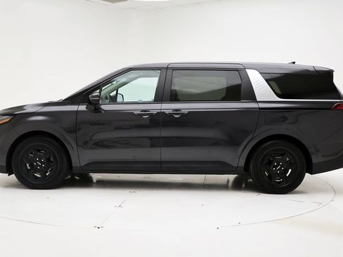 Used 2025 Kia Carnival FWD image 5