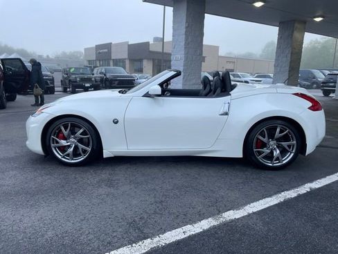 Used 2017 Nissan 370Z Touring Sport RWD image 17