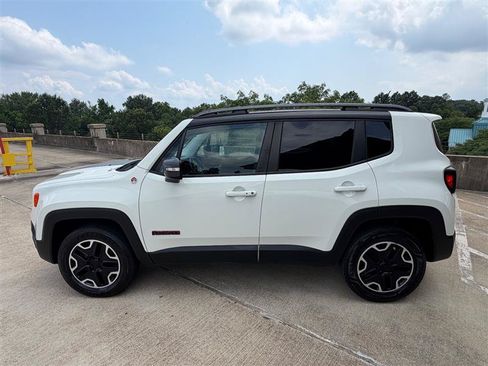 Used 2015 Jeep Renegade Trailhawk w/ Premium Leather Group AWD/4WD image 3