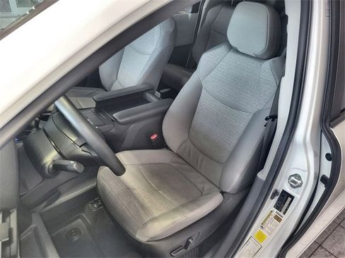 Used 2024 Toyota Sienna LE image 11