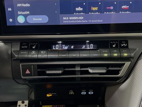 Used 2025 Toyota Camry SE w/ Multimedia Upgrade Package image 26