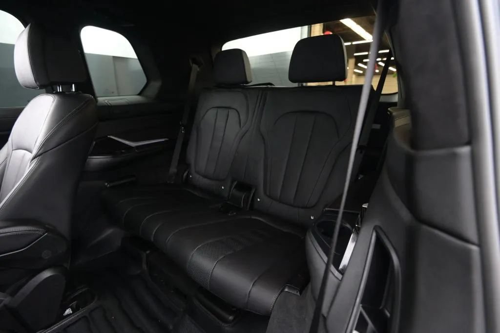 Used 2021 BMW X7 xDrive40i w/ M Sport Package AWD/4WD image 49
