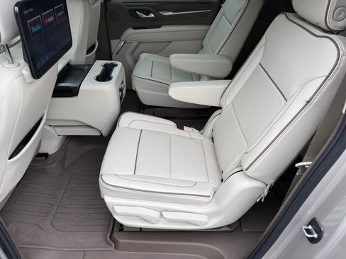 Used 2024 GMC Yukon XL Denali image 11
