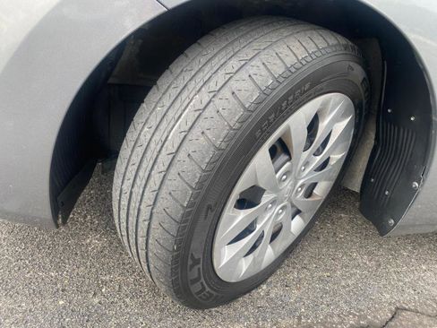 Used 2017 Hyundai Elantra GT image 11