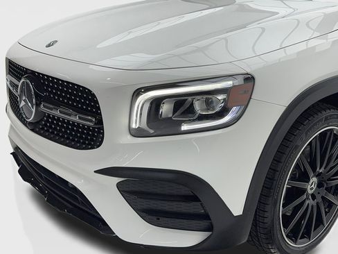 Used 2020 Mercedes-Benz GLB 250 w/ AMG Line image 5