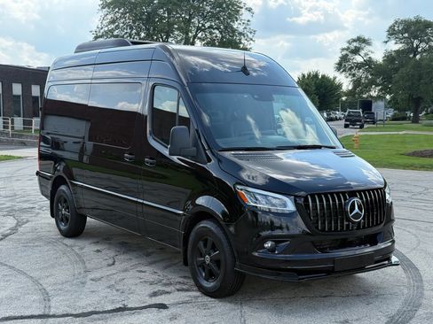 Used 2021 Mercedes-Benz Sprinter 2500 image 1
