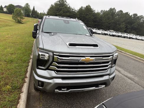 Certified 2024 Chevrolet Silverado 2500 High Country w/ Technology Package AWD/4WD image 2