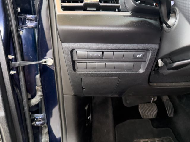 Used 2025 Mitsubishi Outlander SE FWD image 9