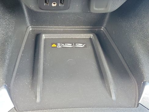 Used 2023 Chevrolet Traverse LT FWD image 24