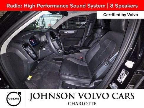 Used 2025 Volvo XC40 B5 Core AWD/4WD image 4