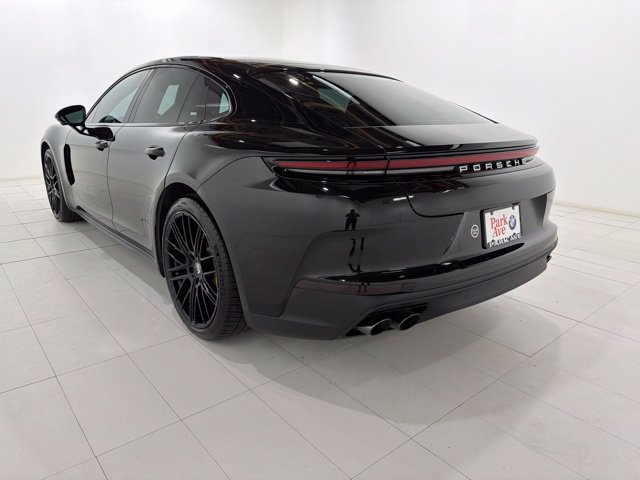 Used 2024 Porsche Panamera RWD image 3