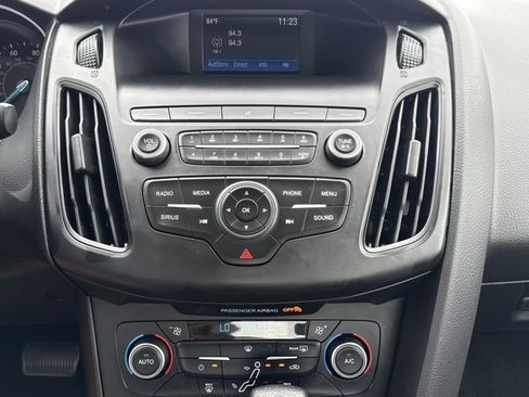 Used 2018 Ford Focus SE w/ SE Appearance Package FWD image 16
