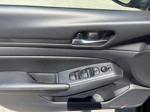Used 2025 Nissan Altima 2.5 SV FWD image 26