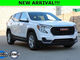 Used 2024 GMC Terrain SLE image 1