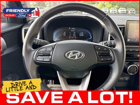 Used 2025 Hyundai Venue SEL FWD image 13