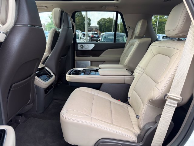Certified 2024 Lincoln Navigator Reserve AWD/4WD image 28