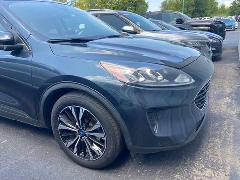 Used 2022 Ford Escape SE w/ SE Sport Appearance Package FWD image 2
