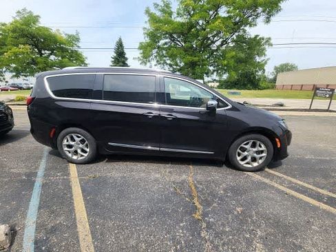 Certified 2019 Chrysler Pacifica Limited w/ Advanced Safetytec Group FWD image 7