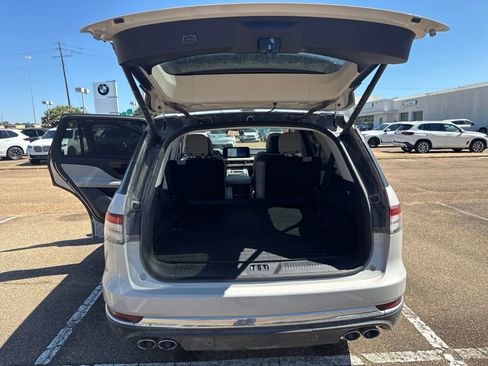 Used 2025 Lincoln Aviator Reserve w/ Luxury Package RWD image 9