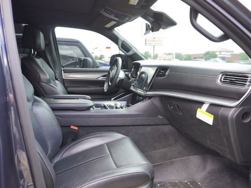 Used 2022 Jeep Wagoneer Series II AWD/4WD image 9