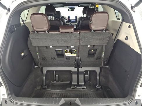 Certified 2022 Toyota Sienna Platinum FWD image 33