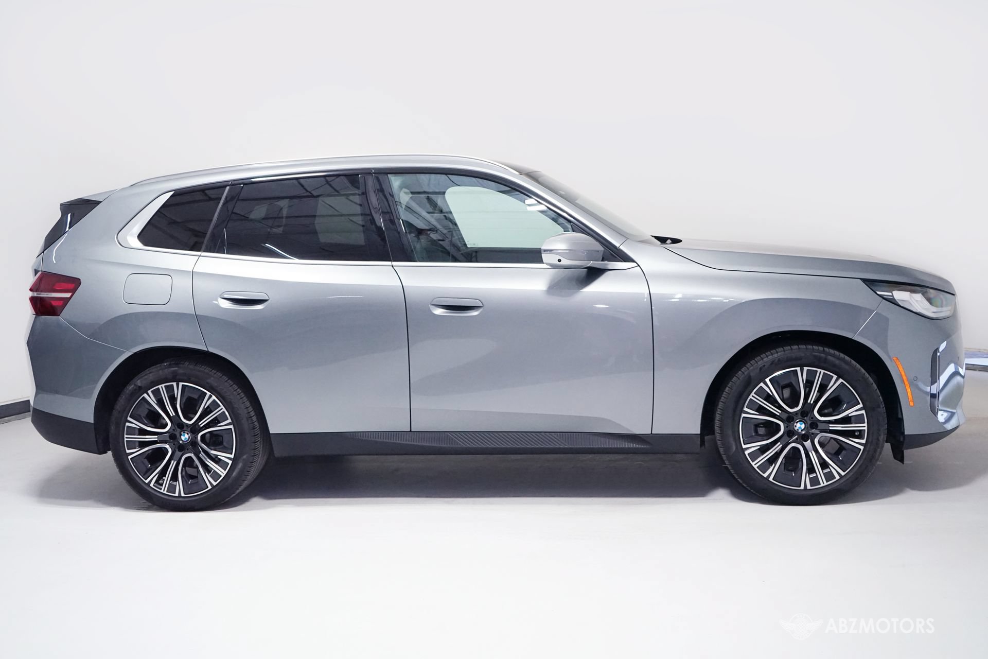 Used 2025 BMW X3 xDrive30i AWD/4WD image 3