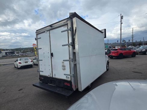 Used 2017 Chevrolet Express 3500 w/ Chrome Appearance Package RWD image 7