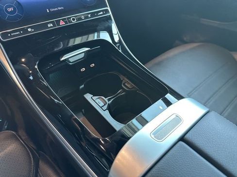 Used 2025 Mercedes-Benz C 300 4MATIC Sedan image 25