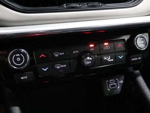 Used 2023 Jeep Compass Limited w/ Sun and Sound Group AWD/4WD image 28