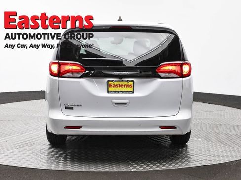 Used 2023 Chrysler Voyager LX FWD image 5