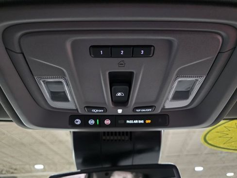 Used 2025 GMC Sierra 2500 SLT w/ SLT Premium Package image 26