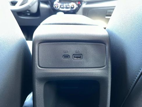 New 2026 Chevrolet Trax LT w/ Sunroof Package FWD image 18