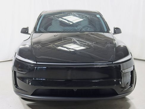 Used 2026 Tesla Model Y AWD image 8