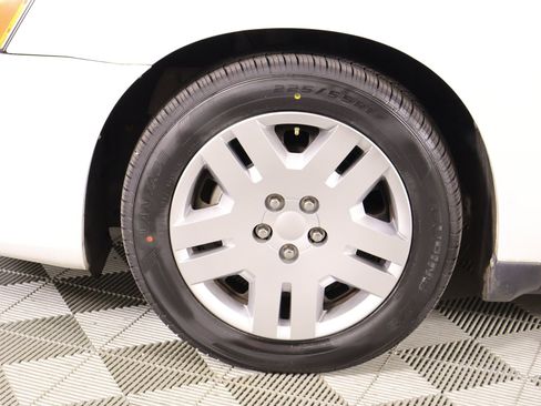 Used 2013 Dodge Avenger SE FWD image 15