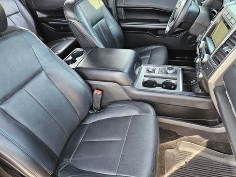 Used 2018 Ford Expedition Max XLT w/ Equipment Group 202A AWD/4WD image 15