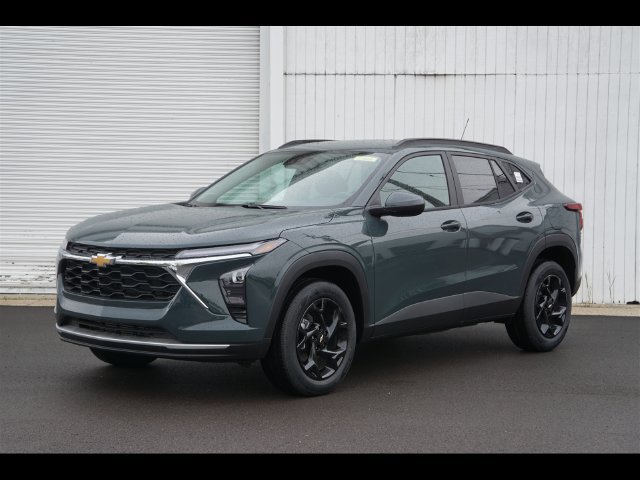 Used 2026 Chevrolet Trax LT FWD image 1