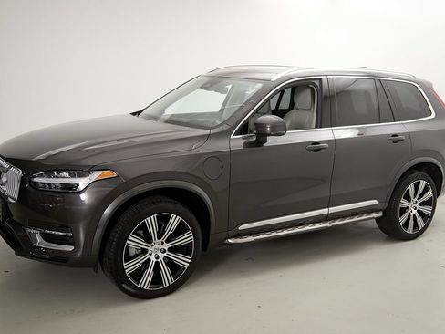 Certified 2024 Volvo XC90 T8 Ultimate AWD/4WD image 6
