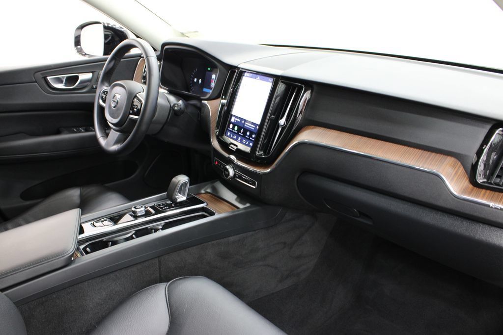 Used 2024 Volvo XC60 B5 Plus AWD/4WD image 27
