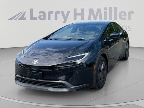 Used 2024 Toyota Prius LE FWD image 1