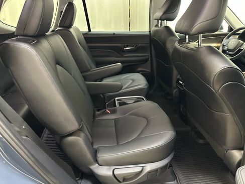Used 2025 Toyota Grand Highlander FWD image 19