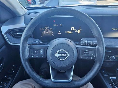 Certified 2025 Nissan Kicks SV image 17