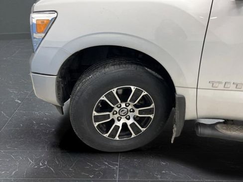 Used 2020 Nissan Titan SV w/ SV Convenience Package image 35