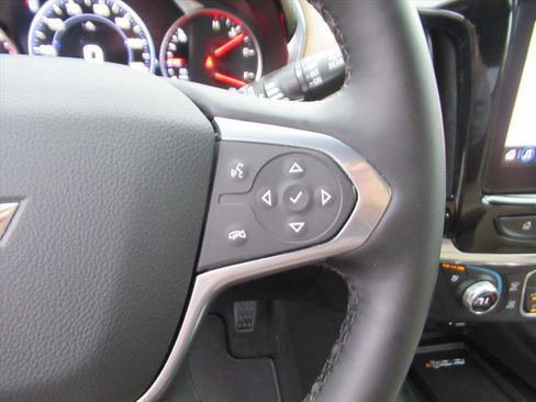 Used 2023 Chevrolet Traverse Premier image 20