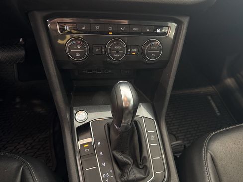 Used 2019 Volkswagen Tiguan SE image 28