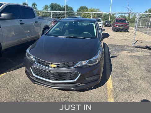 Used 2017 Chevrolet Cruze LT FWD image 3