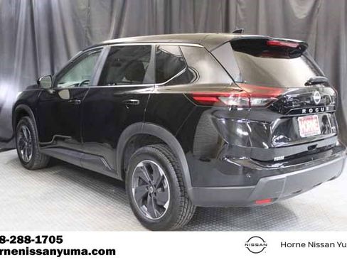 Used 2025 Nissan Rogue SV image 15