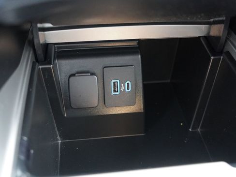 Certified 2022 Ford Explorer XLT w/ Equipment Group 202A image 31