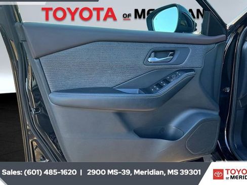 Used 2023 Nissan Rogue SV image 17