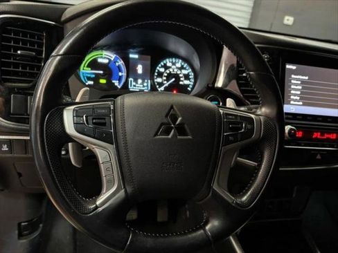 Used 2022 Mitsubishi Outlander LE image 6